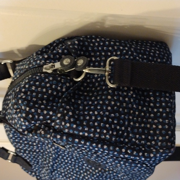 Kipling purse with monkey keychain. - Picture 4 of 16